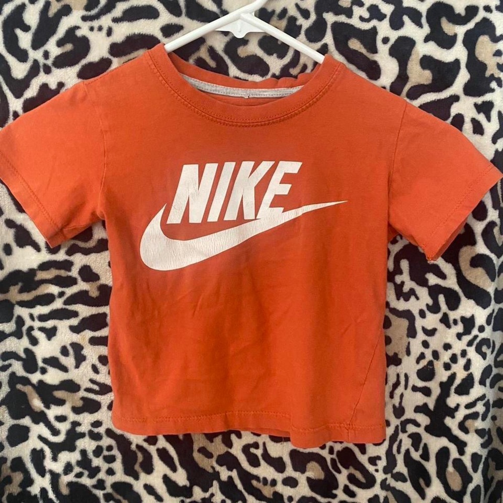 2000’s nike baby tee